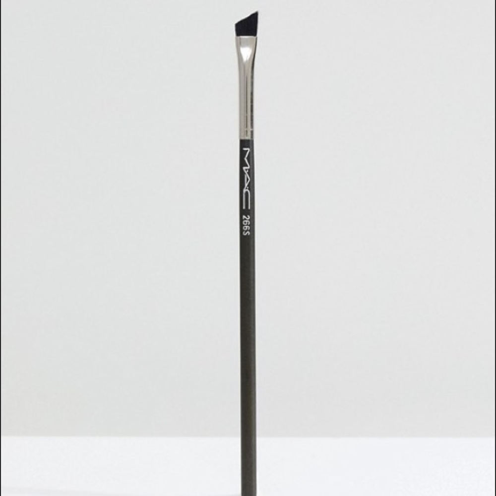 MAC Cosmetics 266 Synthetic Small Angle Brush